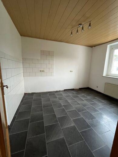 Wohnung zur Miete 581 € 4 Zimmer 93 m² Geschoss 1/2 frei ab sofort Fraureuth Fraureuth 08427