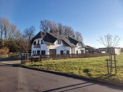 Mehrfamilienhaus zum Kauf 350.000 € 8 Zimmer 205 m² 1.893 m² Grundstück Neukirchen 08459