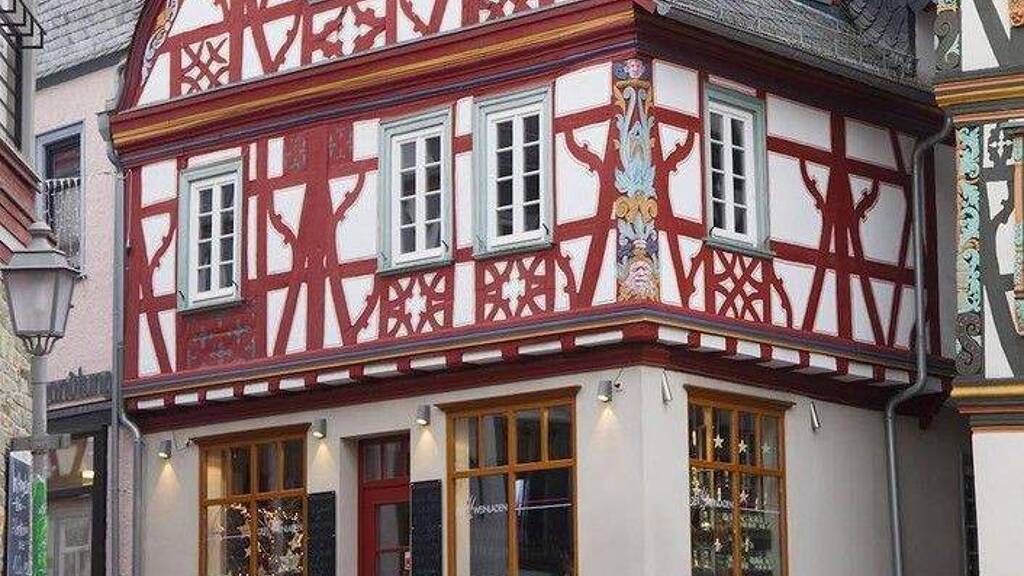 Mehrfamilienhaus zum Kauf provisionsfrei 1.380.000 € 12 Zimmer 271,6 m² 160 m² Grundstück Obergasse 1 Idstein 65510