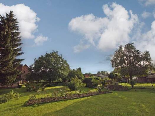 Grundstück zum Kauf 140.000 € 1.300 m² Grundstück Straße des Friedens 15 Hohenweiden Schkopau 06258