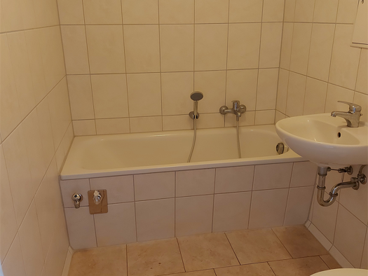 Wohnung zur Miete 340 € 3 Zimmer 61,8 m² 4. Geschoss frei ab sofort M.-Gorki-Ring 30 Neustrelitz 17235