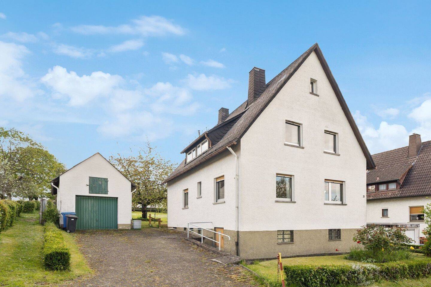 Im eigenen Haus auf großem Grundstück mit 1485 m ² wohnen!