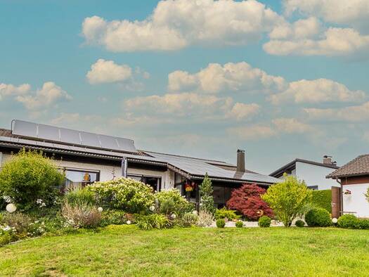 Bungalow zum Kauf 615.000 € 7 Zimmer 205 m² 903 m² Grundstück frei ab 01.01.2026 Donndorf Eckersdorf 95488
