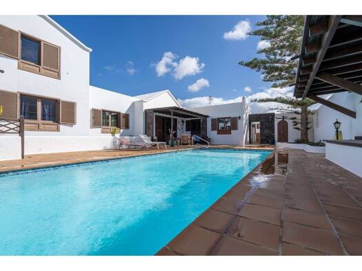 Villa zum Kauf 1.100.000 € 7 Zimmer 413 m² 1.135 m² Grundstück Arrecife 35500