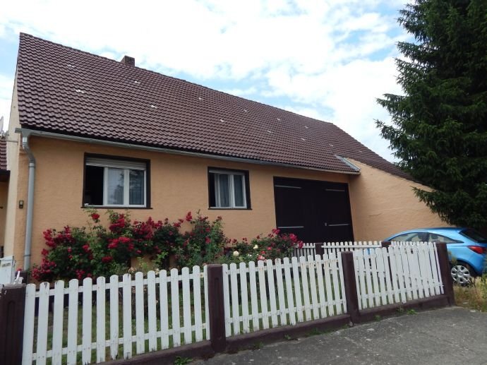 Einfamilienhaus zum Kauf 84.500 € 3 Zimmer 66,7 m²<br/>Wohnfläche 1.768 m²<br/>Grundstück ab sofort<br/>Verfügbarkeit Akazienweg 7 Doberlug-Kirchhain Doberlug-Kirchhain 03253