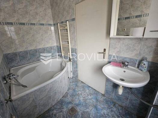 Wohnung zum Kauf 180.000 € 4 Zimmer 98 m² 1. Geschoss Gornji grad / Centar Osijek 31000