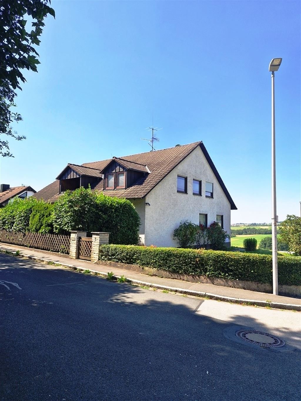 Einfamilienhaus zum Kauf 426.000 € 8 Zimmer 220 m²<br/>Wohnfläche 927 m²<br/>Grundstück ab sofort<br/>Verfügbarkeit Neunkirchen Neunkirchen a. Brand 91077