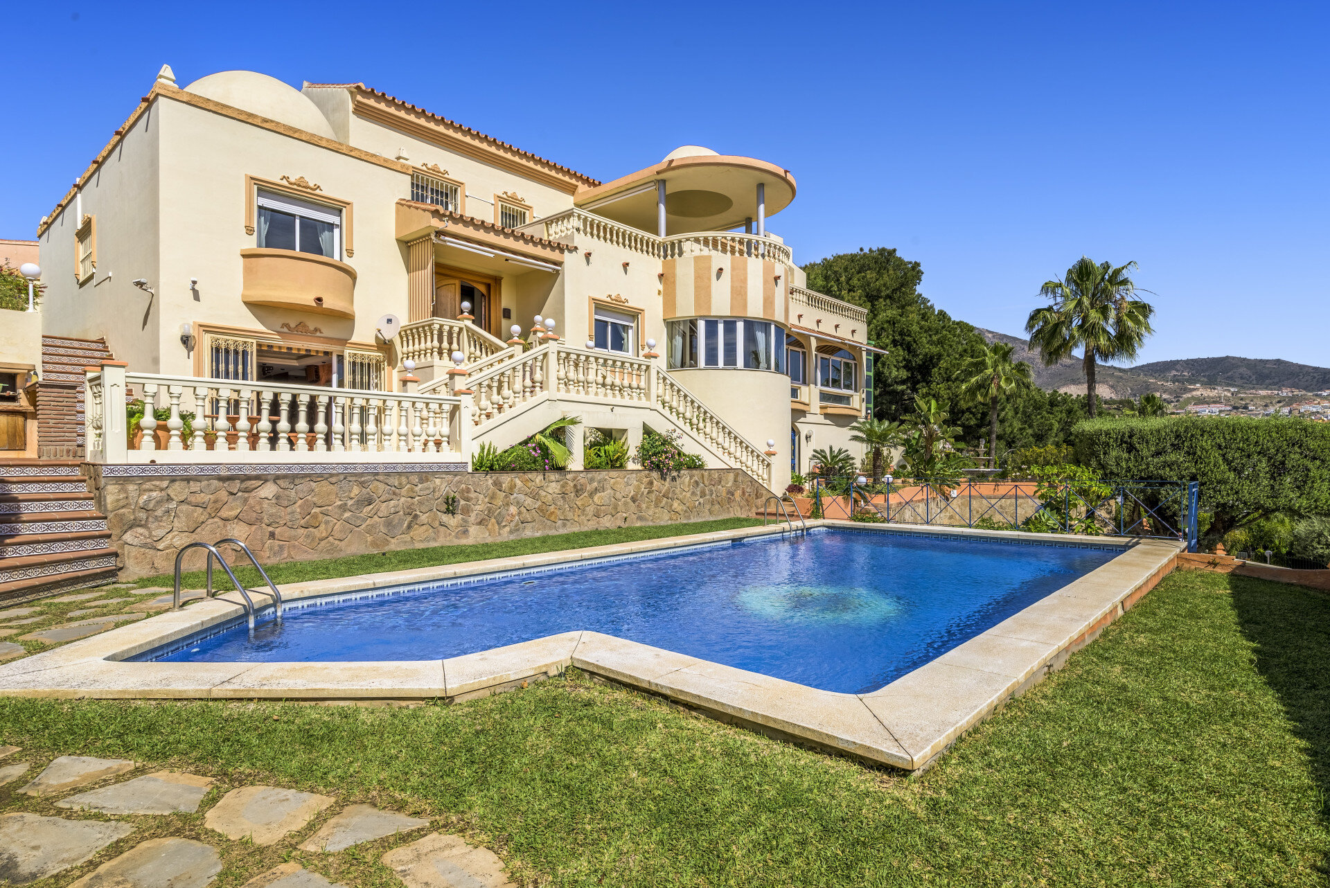 Villa zum Kauf 2.000.000 € 8 Zimmer 501,4 m²<br/>Wohnfläche 1.229,9 m²<br/>Grundstück Benalmadena 29630