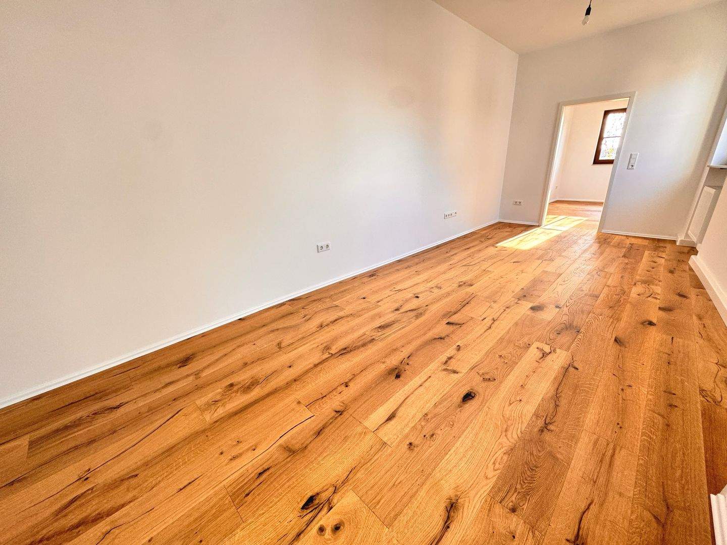 Immobilie in Heßdorf - Provisionsfrei - Renovierte 3 Zimmer Wohnung mit Stellplatz in Heßdorf - Bild 2