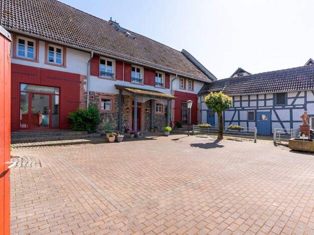 Haus zum Kauf 895.000 € 16 Zimmer 511 m² 1.768 m² Grundstück Blofeld Reichelsheim 61203