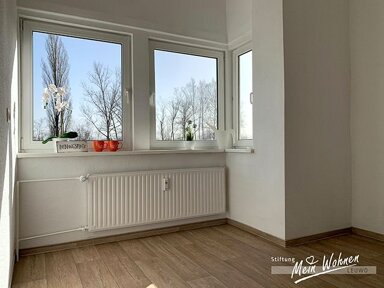 Wohnung zur Miete 310 € 3 Zimmer 63,8 m² 1. Geschoss frei ab 01.12.2024 Strasse der Jugend 6 Profen Elsteraue 06729