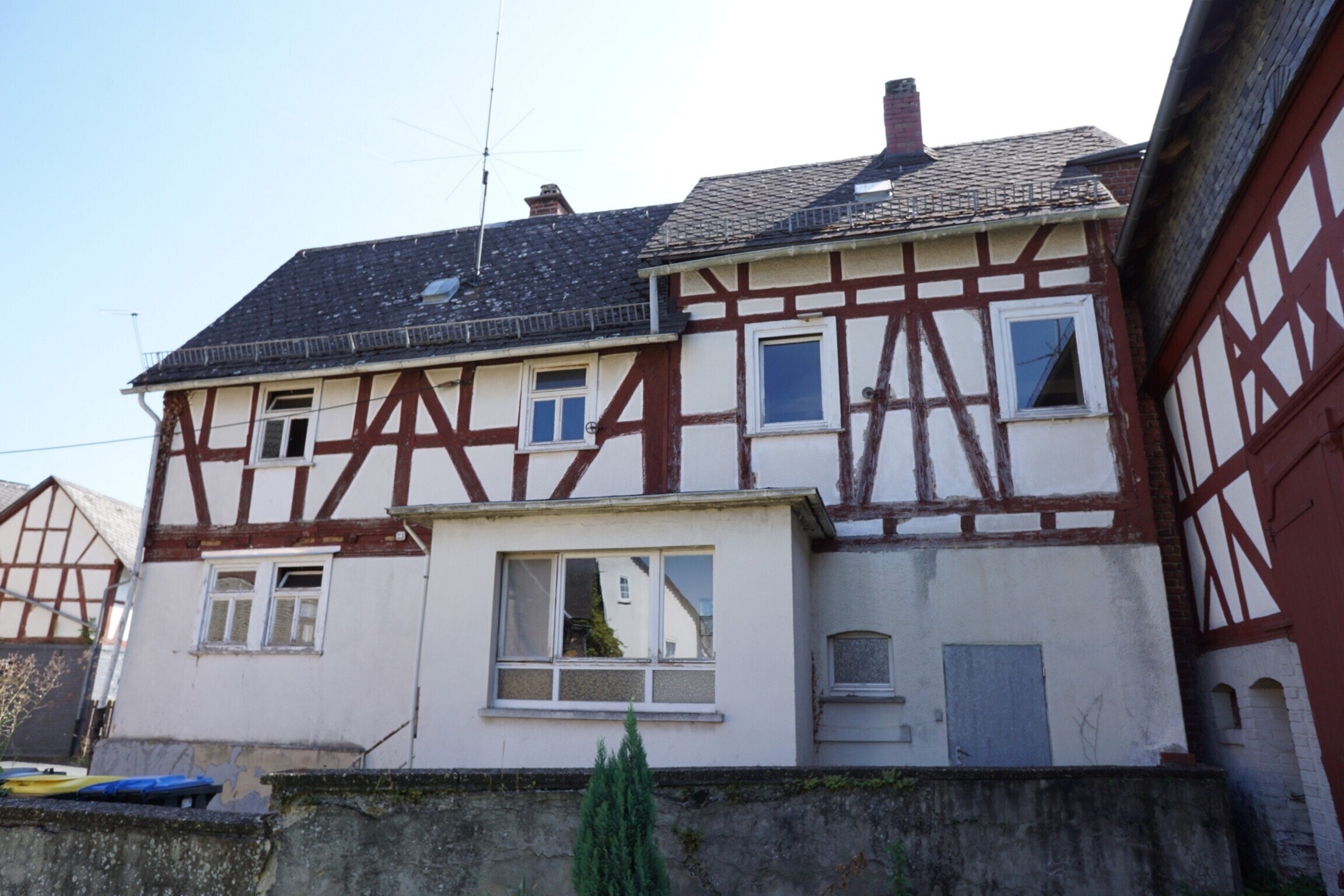 Einfamilienhaus zum Kauf 55.000 € 4 Zimmer 100 m²<br/>Wohnfläche 343 m²<br/>Grundstück Kölschhausen Ehringshausen 35630