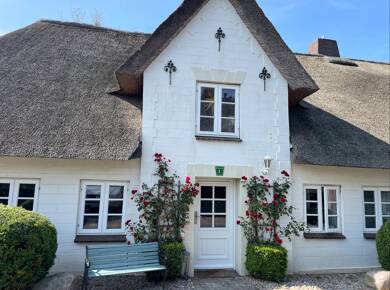 Haus zum Kauf 770.000 € 8 Zimmer 240 m² 682 m² Grundstück Dörpstraat 1 Wyk auf Föhr / Boldixum 25938