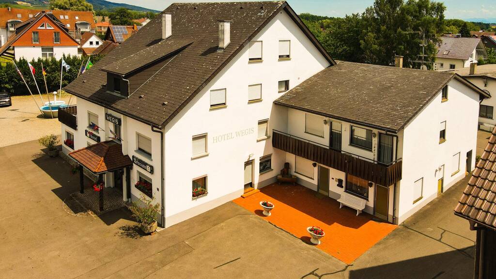 Hotel zum Kauf 1.999.000 € 14 Zimmer 4.617 m² Grundstück Ahausen Bermatingen 88697