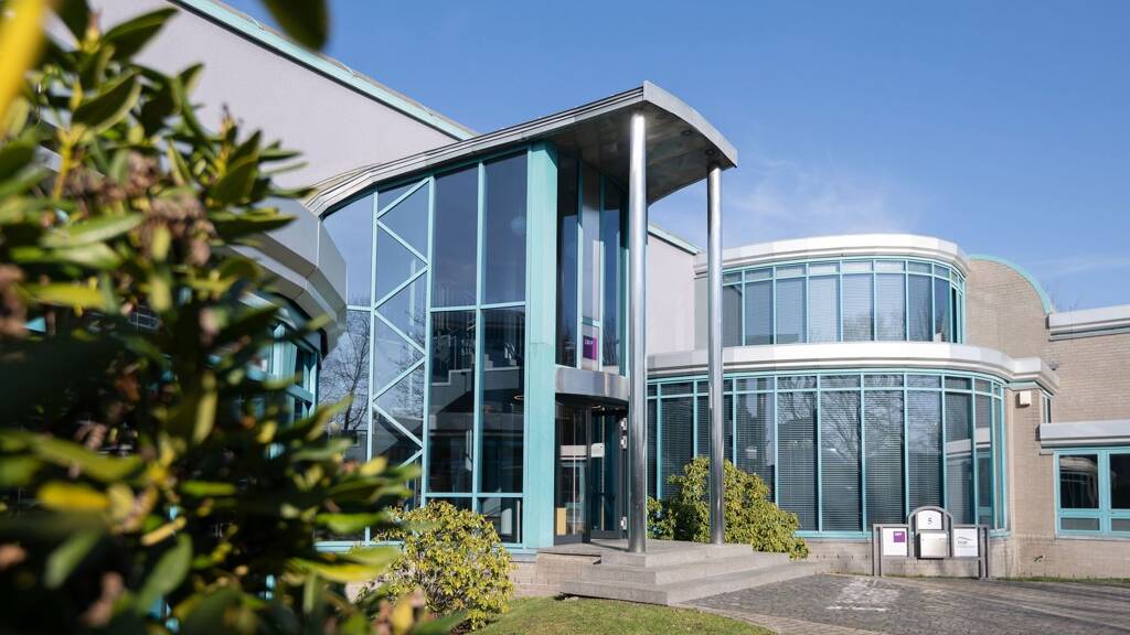 Bürofläche zur Miete provisionsfrei 12,20 € 6 Zimmer 130 m² Bürofläche Zum Blauen See 5 Lehrte 31275