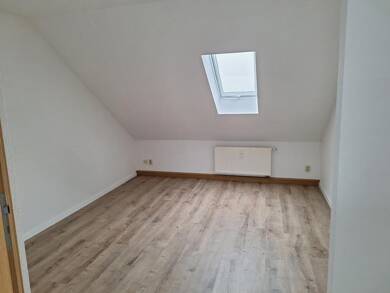 Wohnung zur Miete 220 € 2 Zimmer 41 m² Dachgeschoss, 5. Geschoss frei ab sofort Münchenbernsdorf Münchenbernsdorf 07589