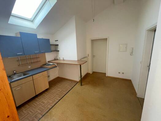 Wohnung zur Miete 252 € 2 Zimmer 42 m² Geschoss 4/4 frei ab sofort Innenstadt Gera 07545