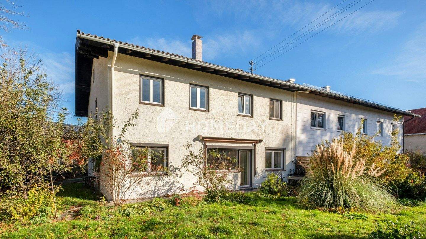 Immobilie in Bad Aibling - Solides Mehrfamilienhaus mit vier Einheiten und großem Garten - Bild 0