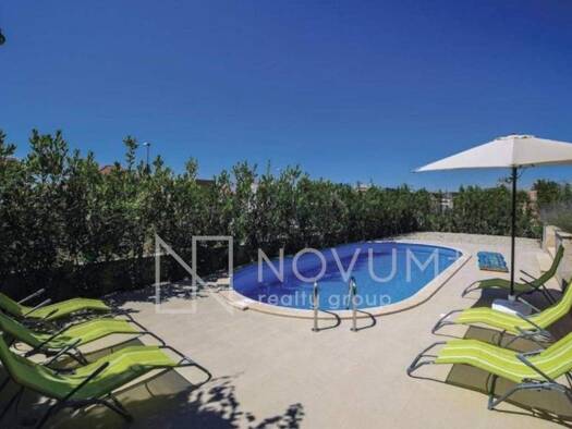 Haus zur Miete 3.000 € 4 Zimmer 380 m² Kastela