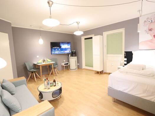 Wohnung zur Miete 1.245 € 2 Zimmer 36 m² Radeberger Vorstadt Dresden 01099