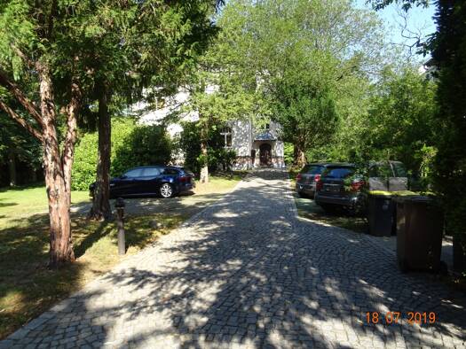 Außenstellplatz zur Miete provisionsfrei 70 € Alexander-Herzen-Straße 19 Klotzsche Ortsamtsbereich Klotzsche 01109
