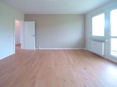 Wohnung zur Miete 300 € 3 Zimmer 60 m² 3. Geschoss frei ab sofort maxim-Gorki-Straße 38 Neustadt Neustadt in Sachsen 01844