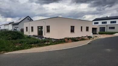Bungalow zum Kauf - Neubau provisionsfrei 724.500 € 5 Zimmer 146 m² 748 m² Grundstück frei ab sofort Bürgermeister-Keckl-Str. 29 Deining Deining 92364