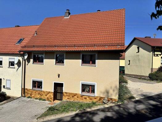 Doppelhaushälfte zum Kauf 137.000 € 5 Zimmer 146 m² 659 m² Grundstück Auernheim Treuchtlingen 91757