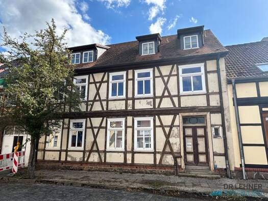 Haus zum Kauf 110.000 € 8 Zimmer 228 m² 433 m² Grundstück Osterburg Osterburg (Altmark) 39606