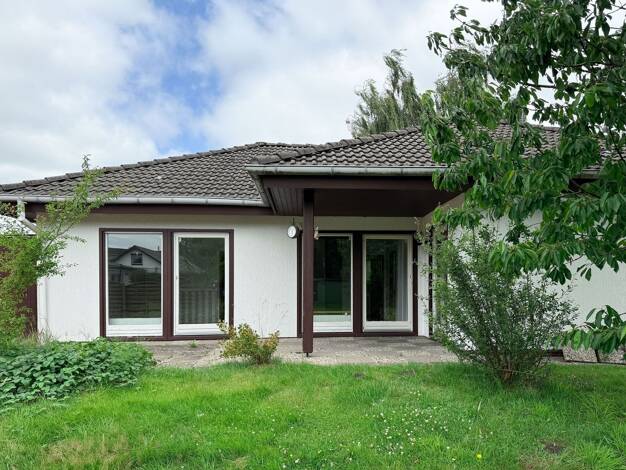 Bungalow zum Kauf 125.000 € 3 Zimmer 99 m² 584 m² Grundstück Hennstedt 25779