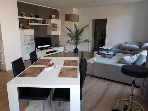 Wohnung zur Miete 400 € 2 Zimmer 63,3 m² EG frei ab 01.10.2025 Untere Marktstraße 9 Hildburghausen Hildburghausen 98646