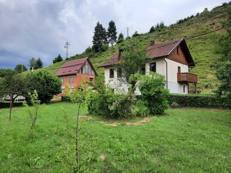 Haus zum Kauf 95.000 € 8 Zimmer 280 m²<br/>Wohnfläche 5.014 m²<br/>Grundstück Moravice