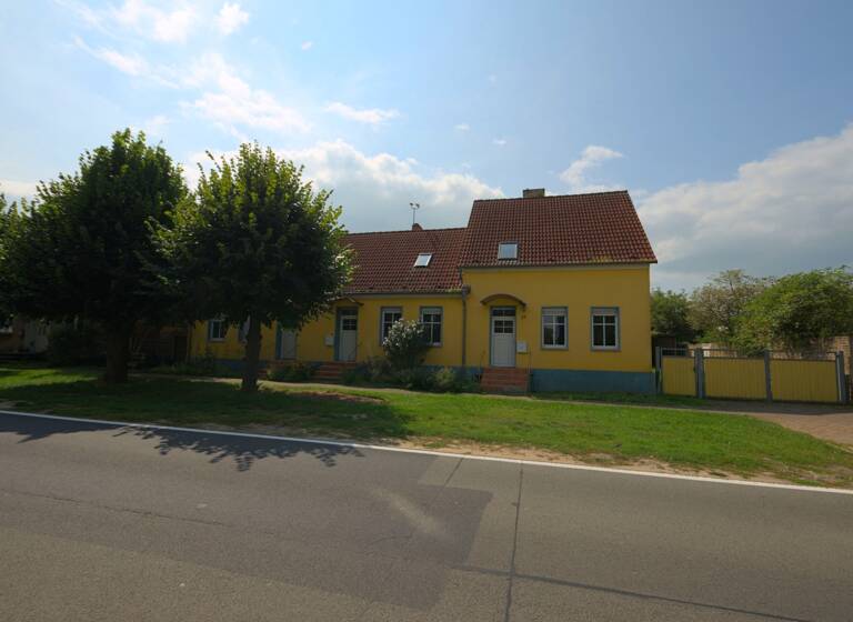 Einfamilienhaus zum Kauf 295.000 € 11 Zimmer 230 m²<br/>Wohnfläche 1.041 m²<br/>Grundstück ab sofort<br/>Verfügbarkeit Damme Nennhausen 14715
