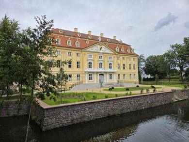Bürofläche zur Miete provisionsfrei 2.156 € 2 Zimmer 308 m² Bürofläche teilbar ab 308 m² Am Schloss 1 Wachau Wachau 01454