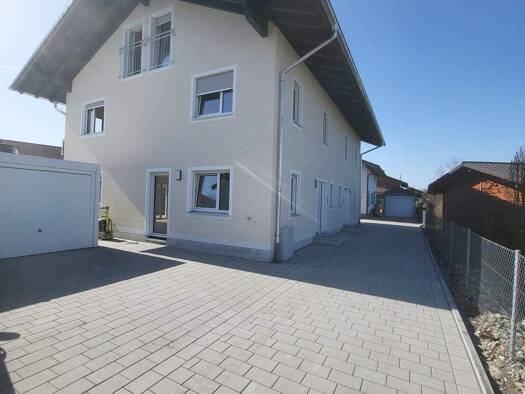 Doppelhaushälfte zur Miete - Erstbezug 2.300 € 4 Zimmer 138 m² 600 m² Grundstück Niedermoosen Riedering 83083