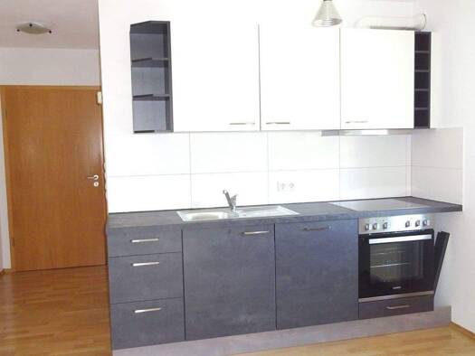 Wohnung zur Miete 950 € 2,5 Zimmer 89,6 m² 2. Geschoss frei ab sofort Wernau (Neckar) 73249