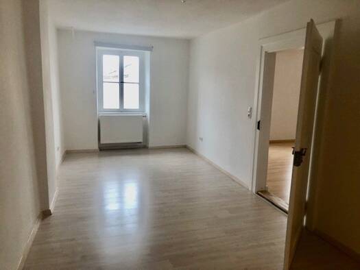 Wohnung zur Miete 1.000 € 3 Zimmer 120 m² frei ab sofort Theresienplatz Straubing 94315