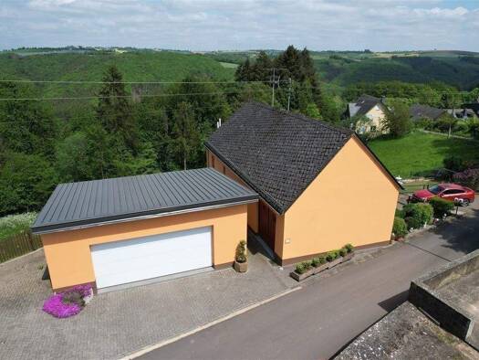 Einfamilienhaus zum Kauf 299.000 € 4 Zimmer 130 m² 4.165 m² Grundstück frei ab sofort Bommert Daleiden 54689