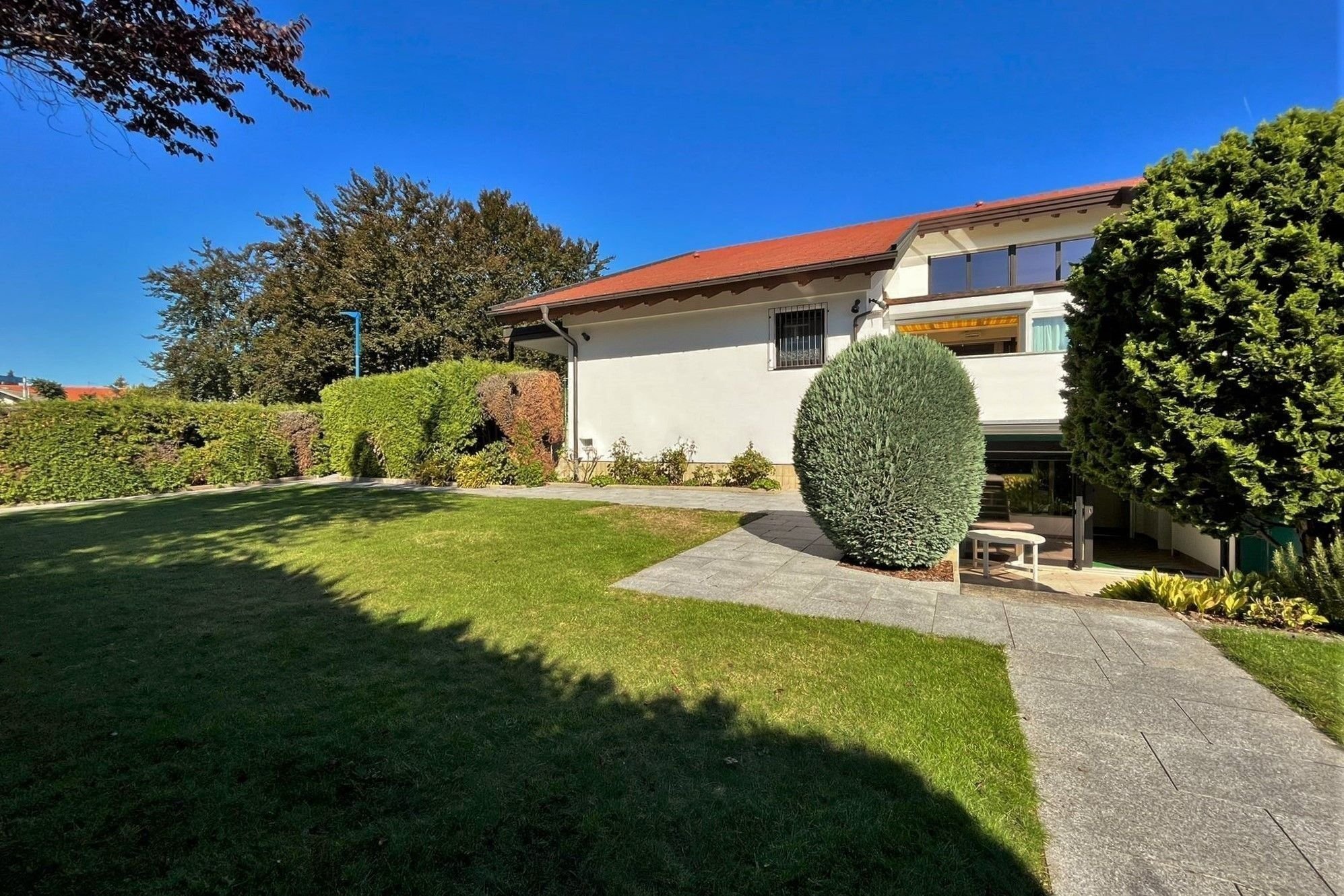 Villa zum Kauf 1.150.000 € 6 Zimmer 370 m²<br/>Wohnfläche 998 m²<br/>Grundstück Busenbach Waldbronn 76337