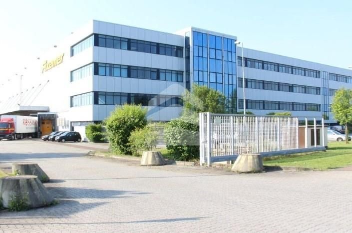 Bürofläche zur Miete provisionsfrei 5,50 € 463 m²<br/>Bürofläche ab 463 m²<br/>Teilbarkeit Gütz Landsberg 06188