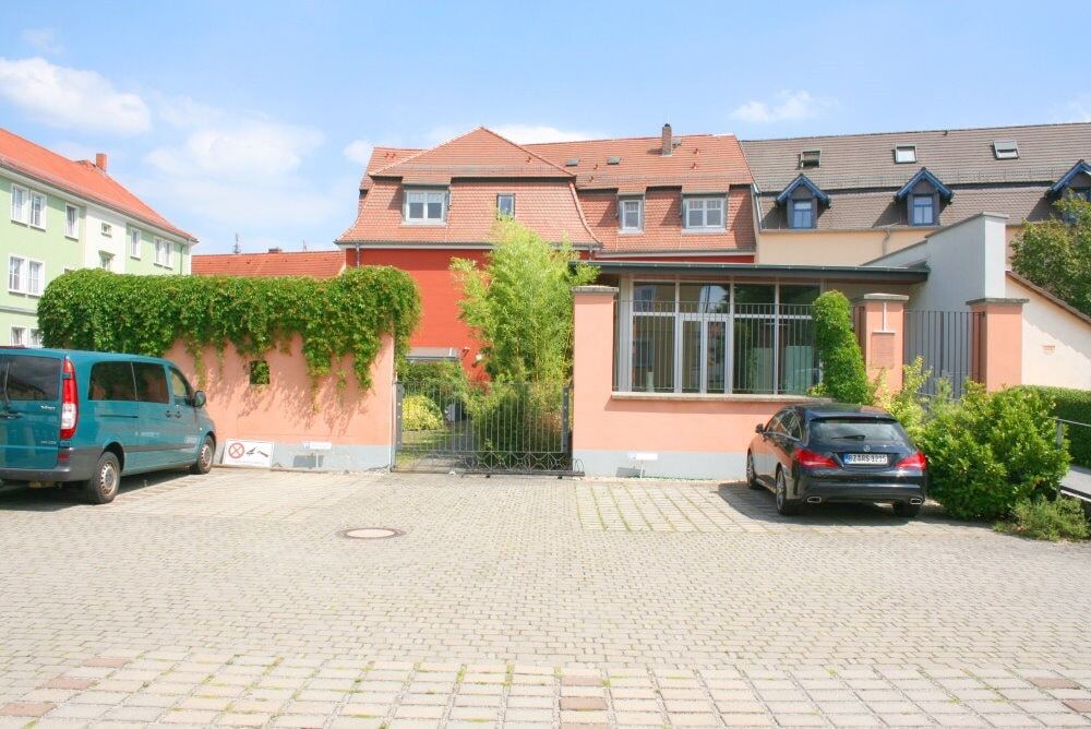 Mehrfamilienhaus zum Kauf provisionsfrei als Kapitalanlage geeignet 699.000 € 11 Zimmer 518 m²<br/>Wohnfläche 910 m²<br/>Grundstück Am Bahnhof Hoyerswerda 02977