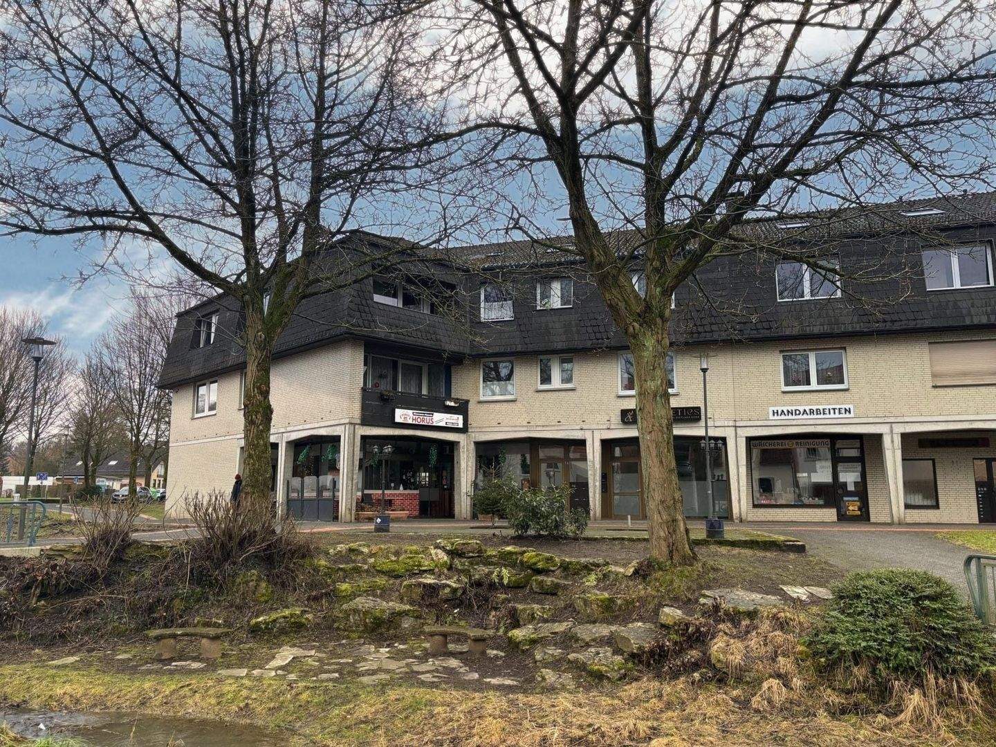 Immobilie in Altenbeken - Mehrfamilienhaus mit Gewerbeeinheiten - attraktive Kapitalanlage - Bild 1