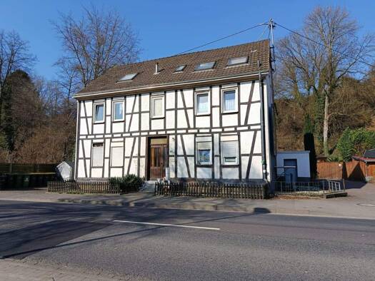 Mehrfamilienhaus zum Kauf als Kapitalanlage geeignet 279.000 € 190 m² 353 m² Grundstück Bröl Hennef (Sieg) 53773
