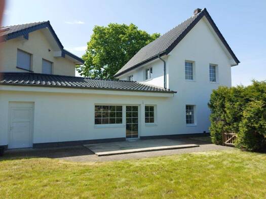 Einfamilienhaus zum Kauf 390.000 € 4 Zimmer 140 m² 677 m² Grundstück frei ab sofort Thüle Salzkotten 33154
