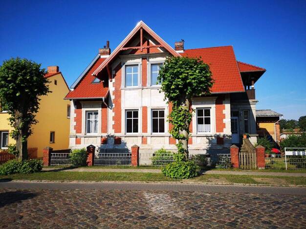 Mehrfamilienhaus zum Kauf provisionsfrei 375.000 € 7 Zimmer 150 m² 985 m² Grundstück frei ab 01.05.2026 Bredereiche Fürstenberg/Havel 16798