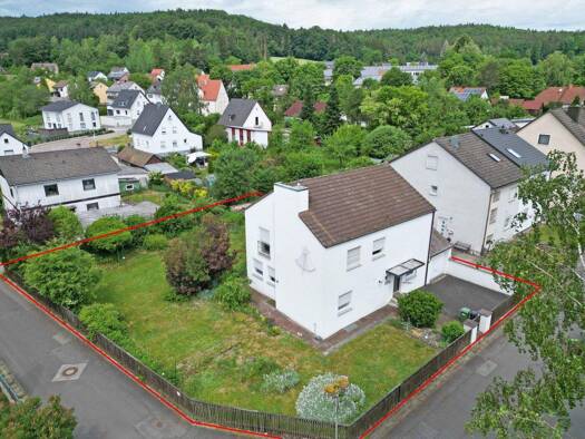 Einfamilienhaus zum Kauf 300.000 € 5 Zimmer 136,7 m² 774 m² Grundstück frei ab sofort Wiesenstraße 3 Neukirchen Neukirchen bei Sulzbach-Rosenberg 92259