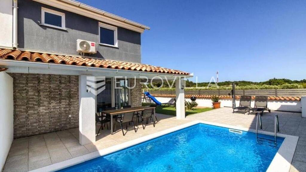 Haus zur Miete 1.800 € 2 Zimmer 114 m² Sisan Liznjan