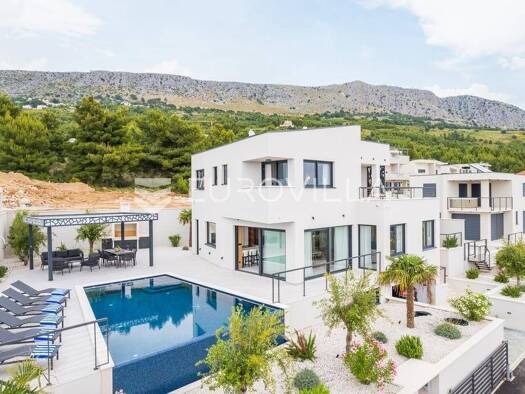 Haus zum Kauf 1.600.000 € 4 Zimmer 306 m² Podstrana Podstrana 21000