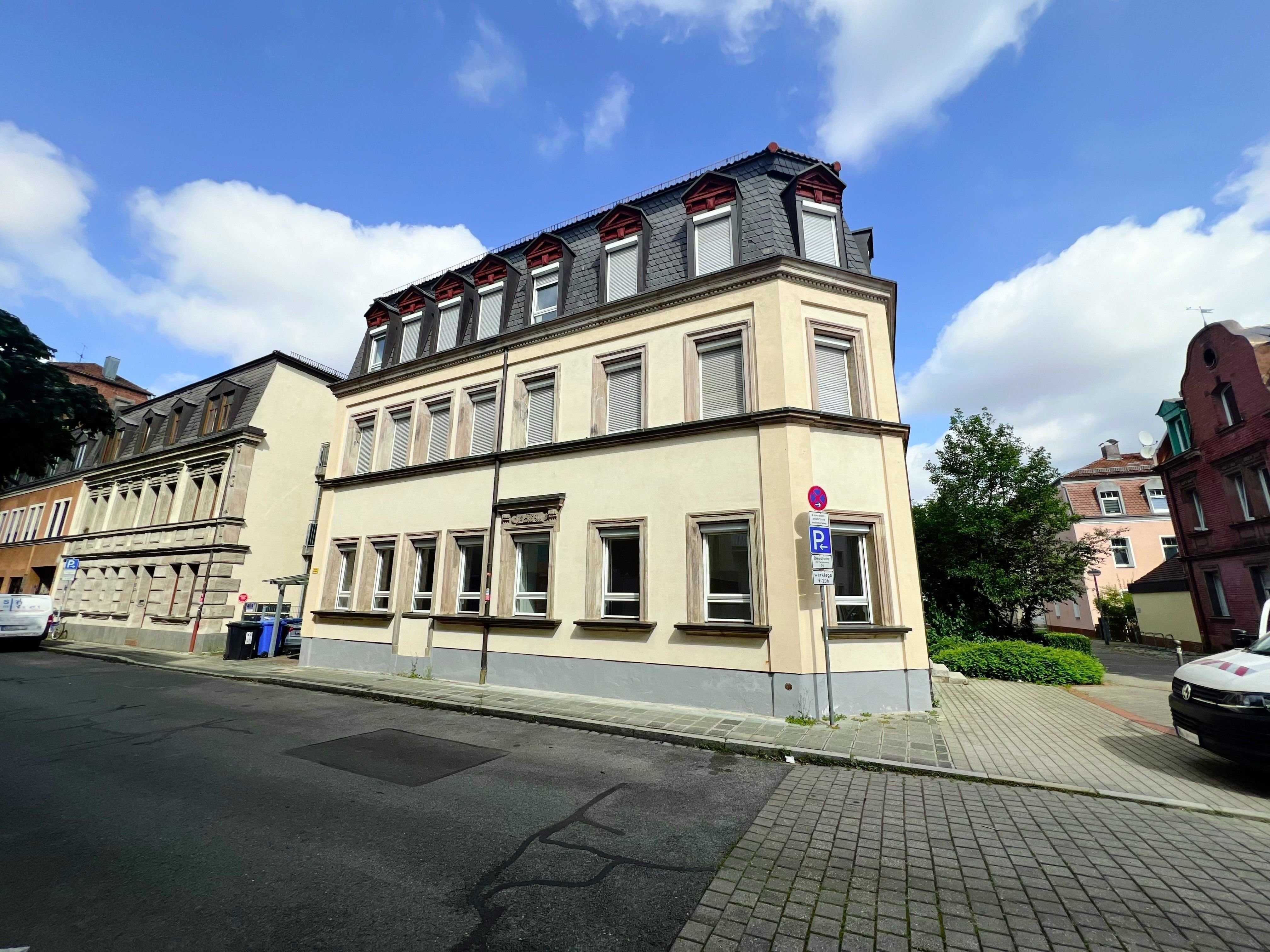 Mehrfamilienhaus zum Kauf 699.000 € 11 Zimmer 272 m²<br/>Wohnfläche 242 m²<br/>Grundstück Glockenhof Nürnberg 90461