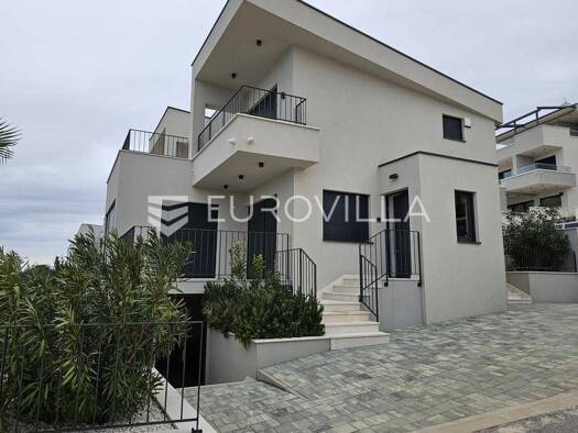 Haus zum Kauf 1.350.000 € 4 Zimmer 180 m² Podstrana Podstrana 21000